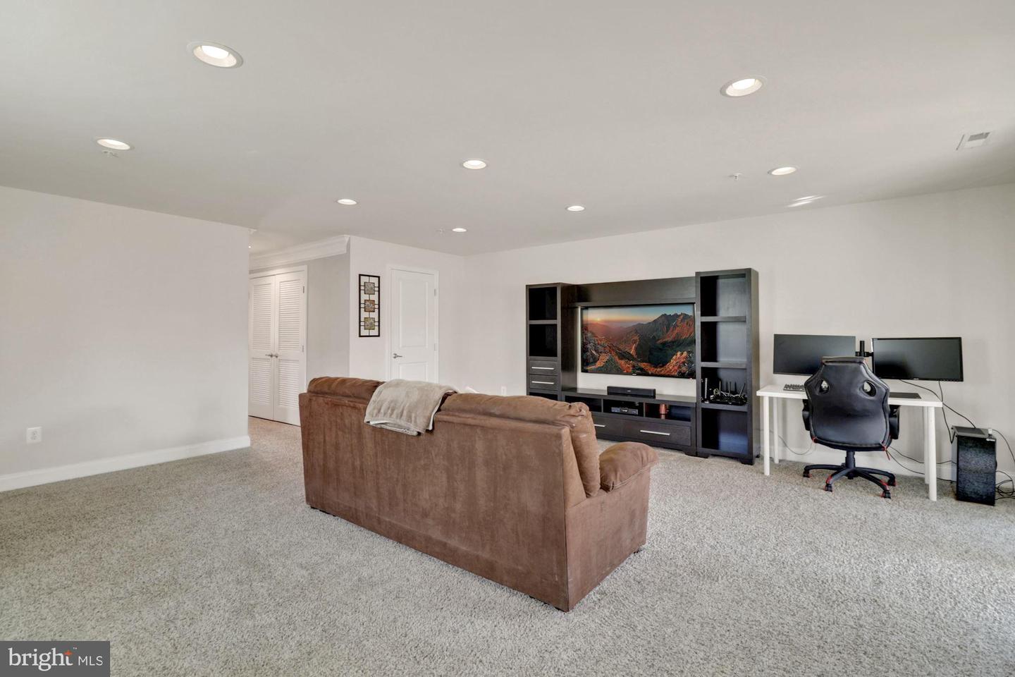 563 Fox River Hills Way