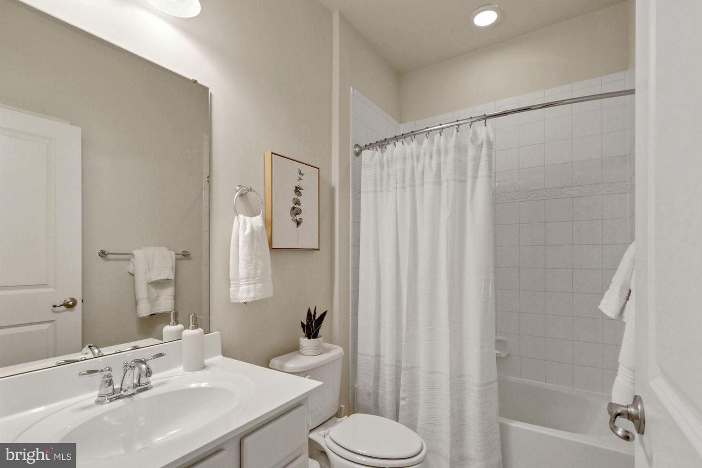 563 Fox River Hills Way