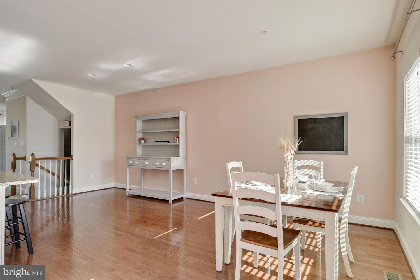 563 Fox River Hills Way