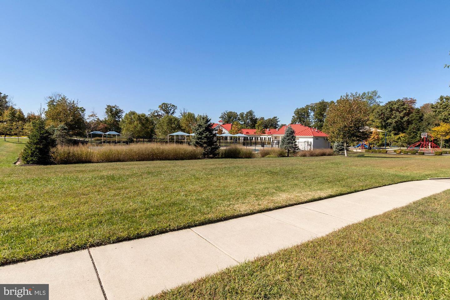 563 Fox River Hills Way