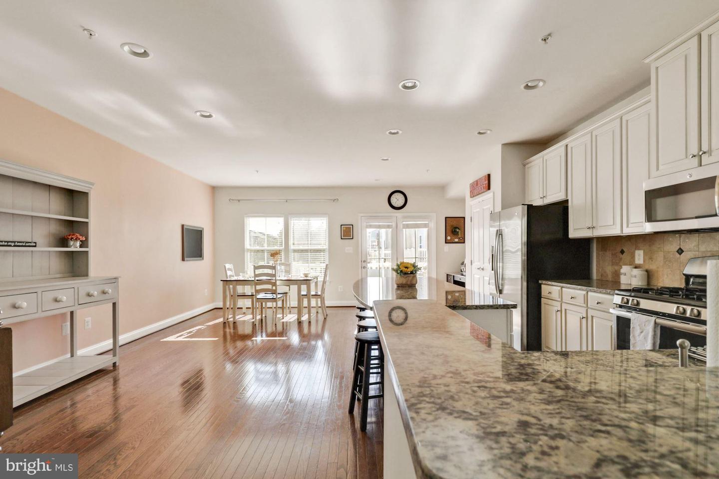 563 Fox River Hills Way