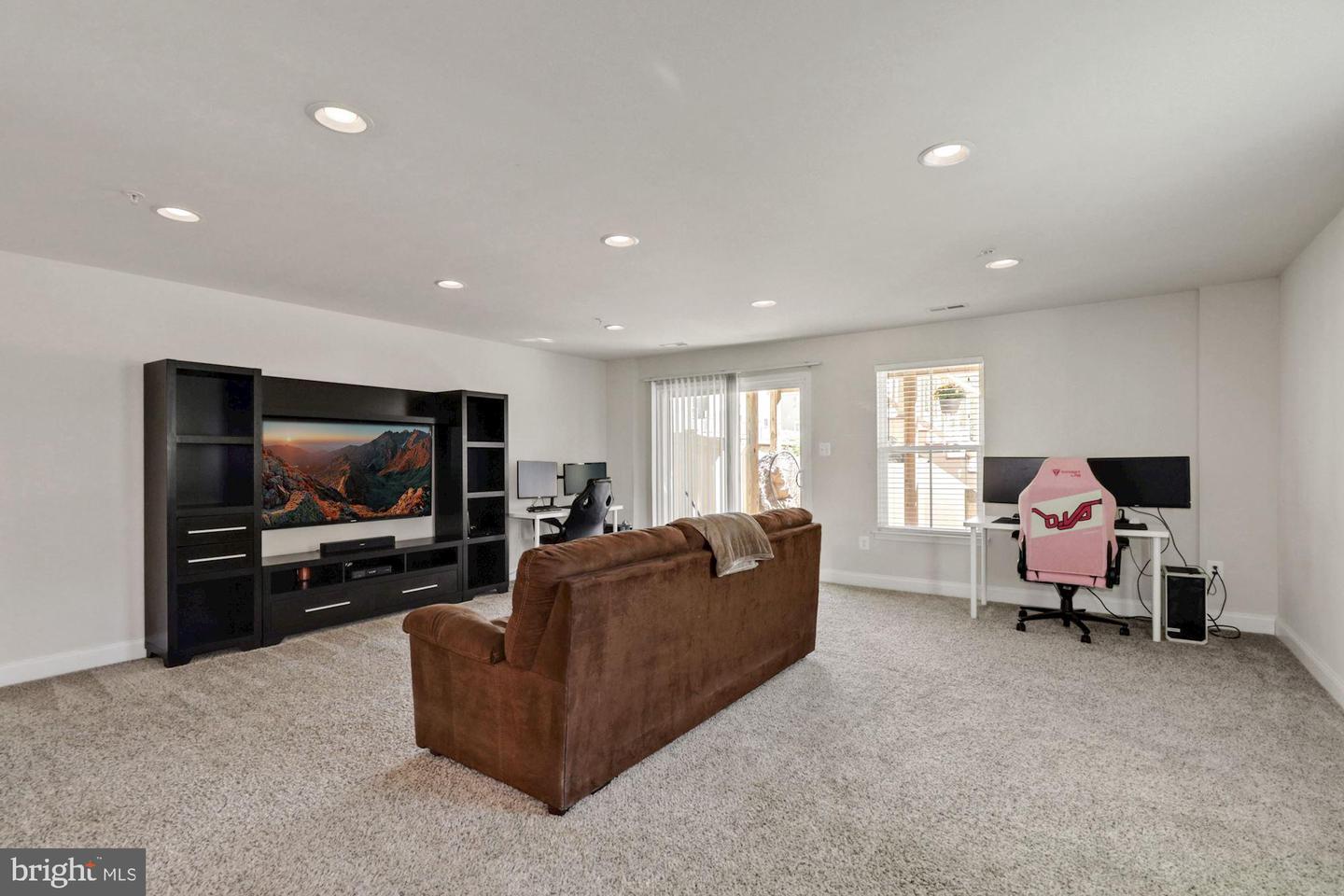 563 Fox River Hills Way