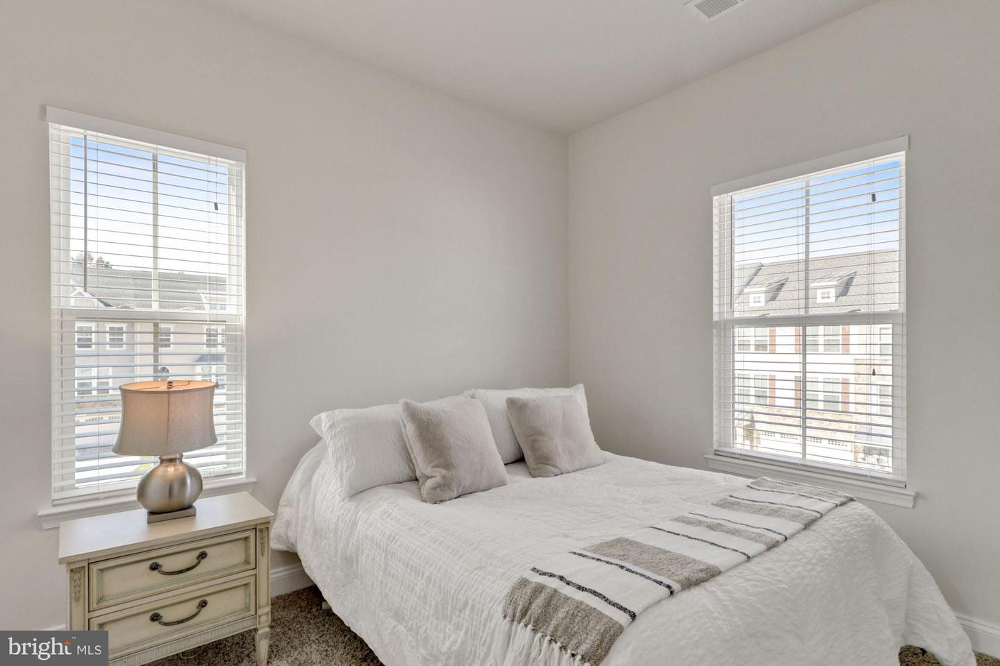 563 Fox River Hills Way