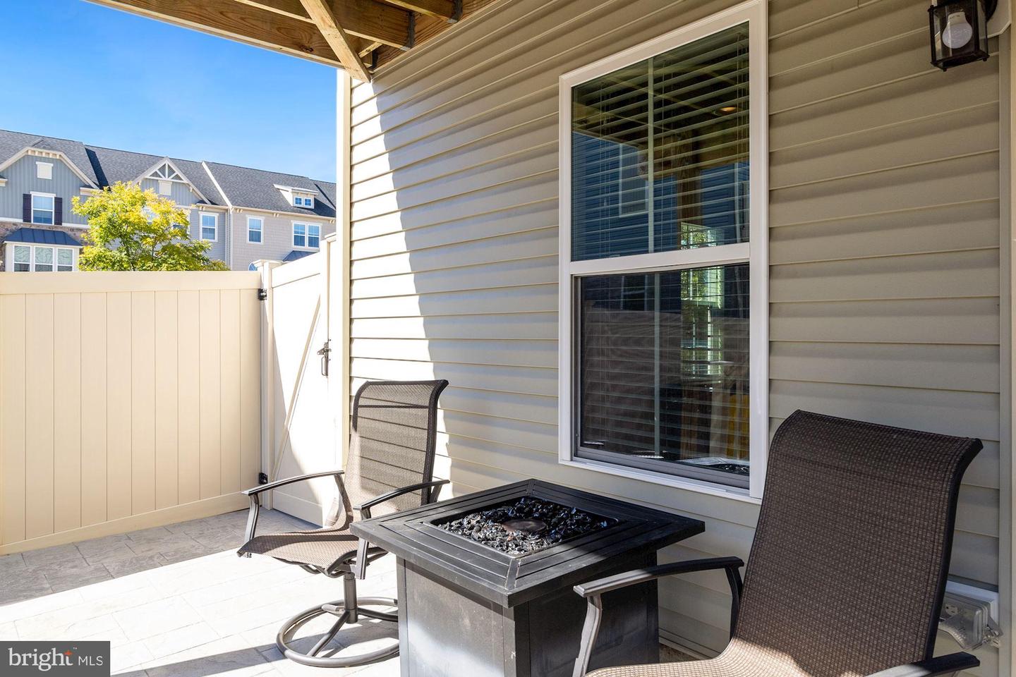 563 Fox River Hills Way