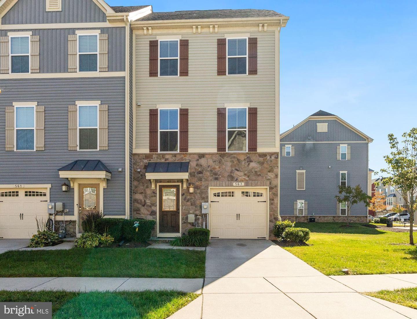 563 Fox River Hills Way