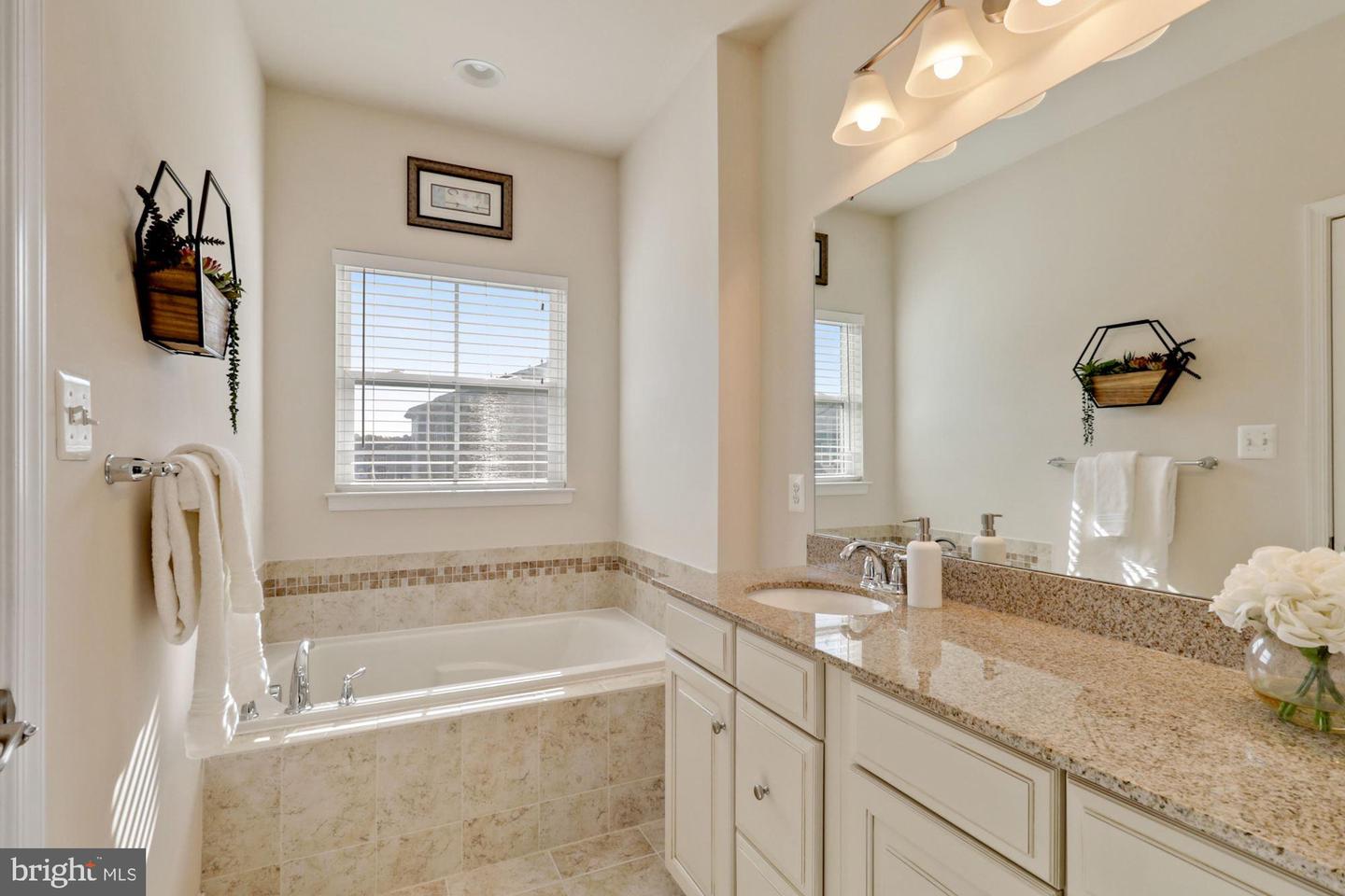 563 Fox River Hills Way