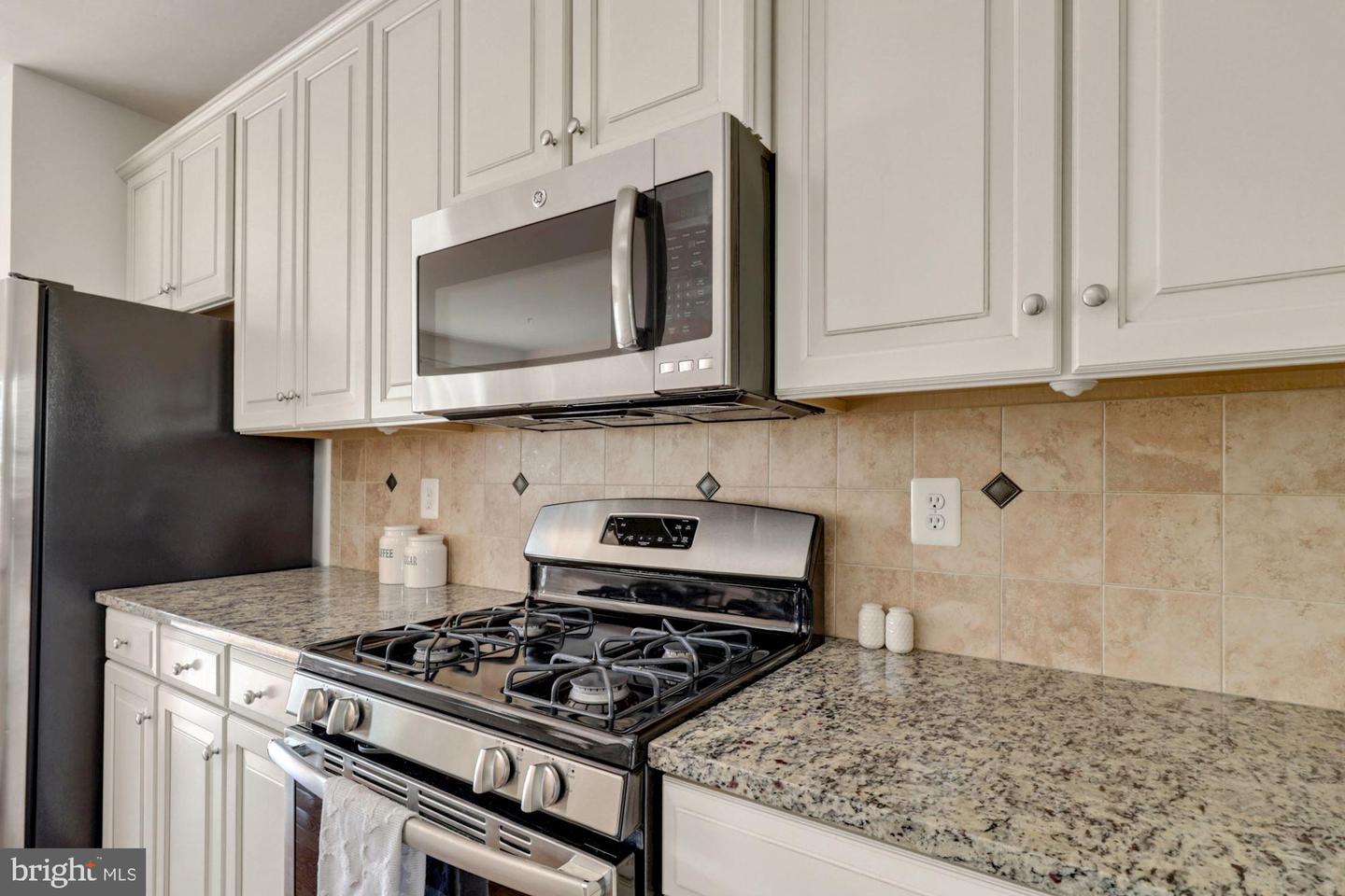 563 Fox River Hills Way