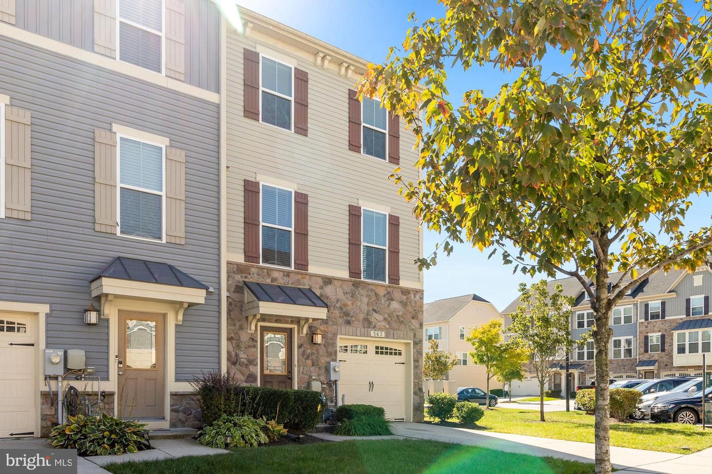 563 Fox River Hills Way