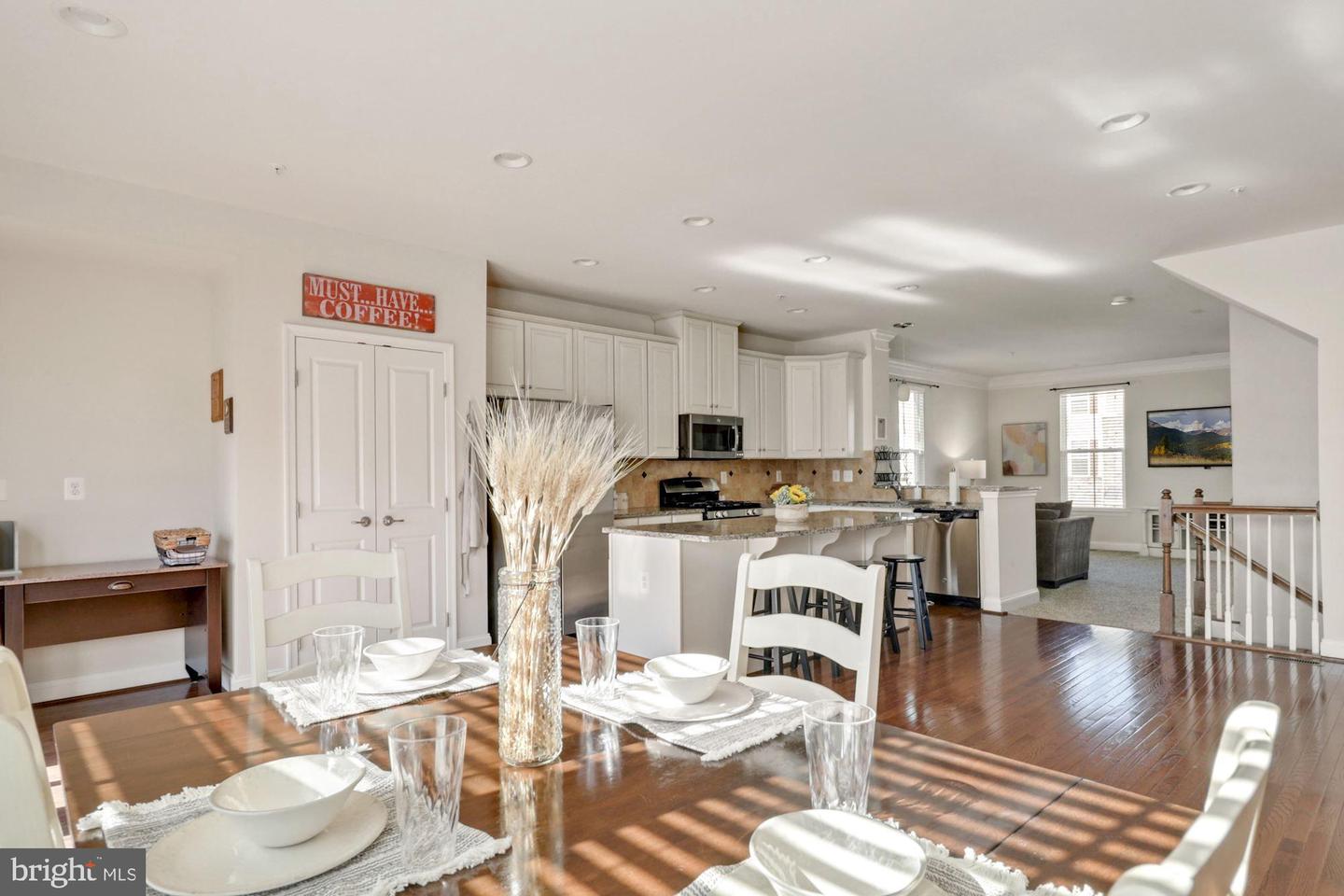 563 Fox River Hills Way