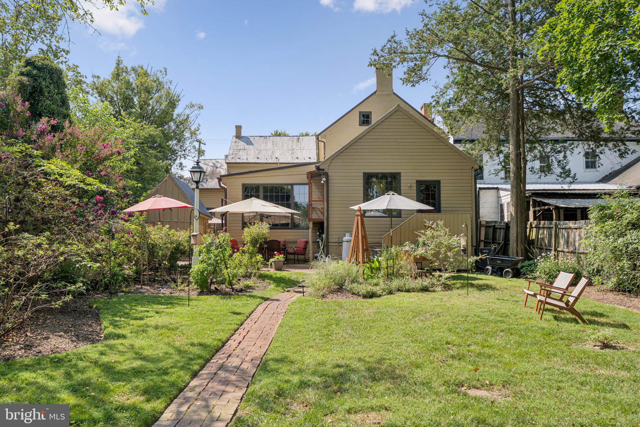 25 W MAIN STREET