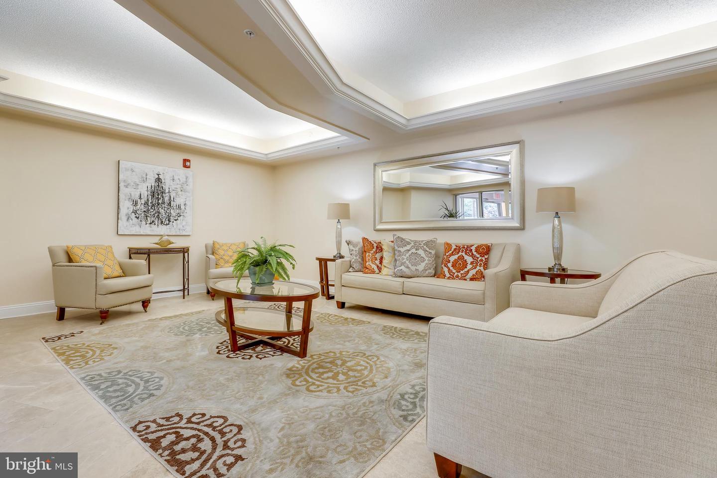 15000 Pennfield Cir #208
