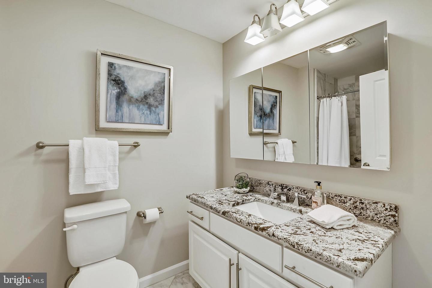 15000 Pennfield Cir #208