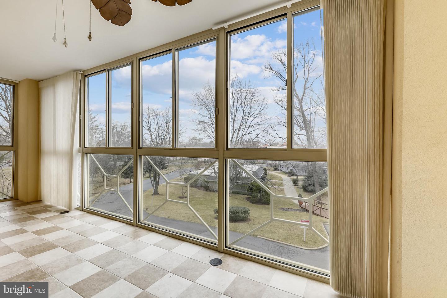 15000 Pennfield Cir #208