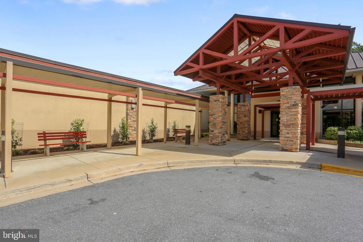 15000 Pennfield Cir #208