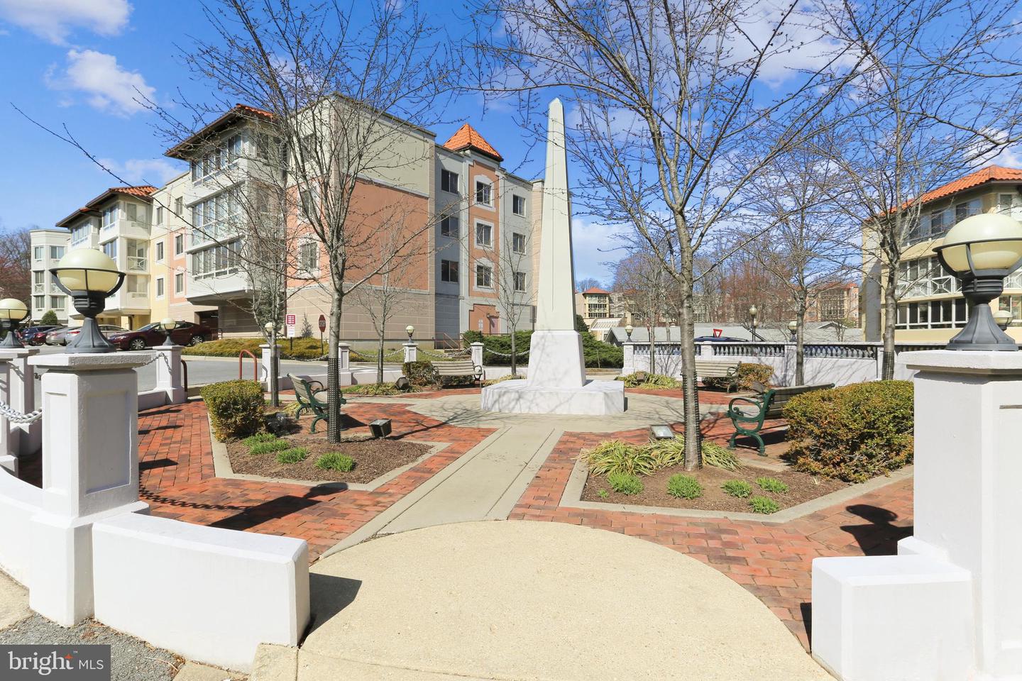15000 Pennfield Cir #208