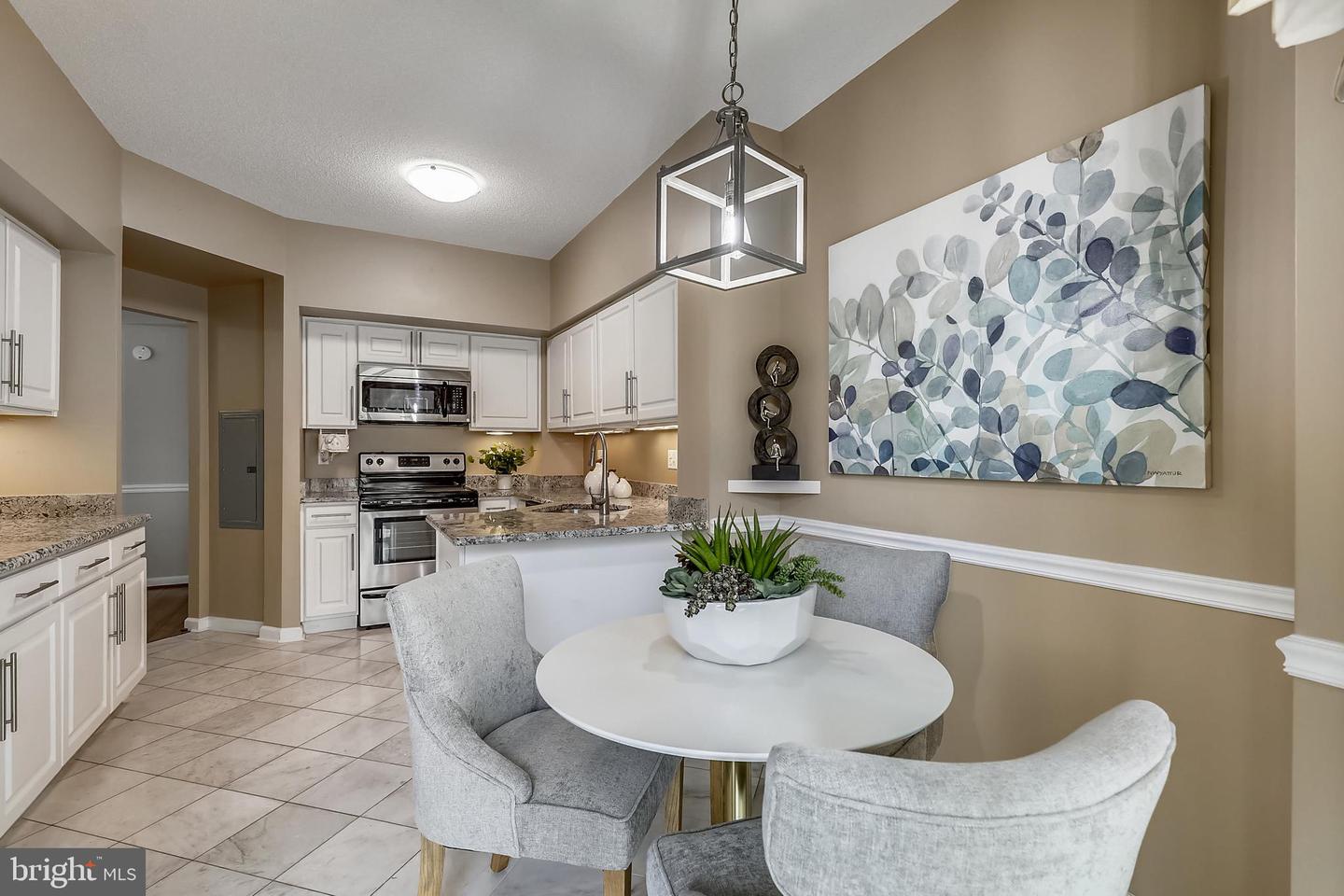 15000 Pennfield Cir #208