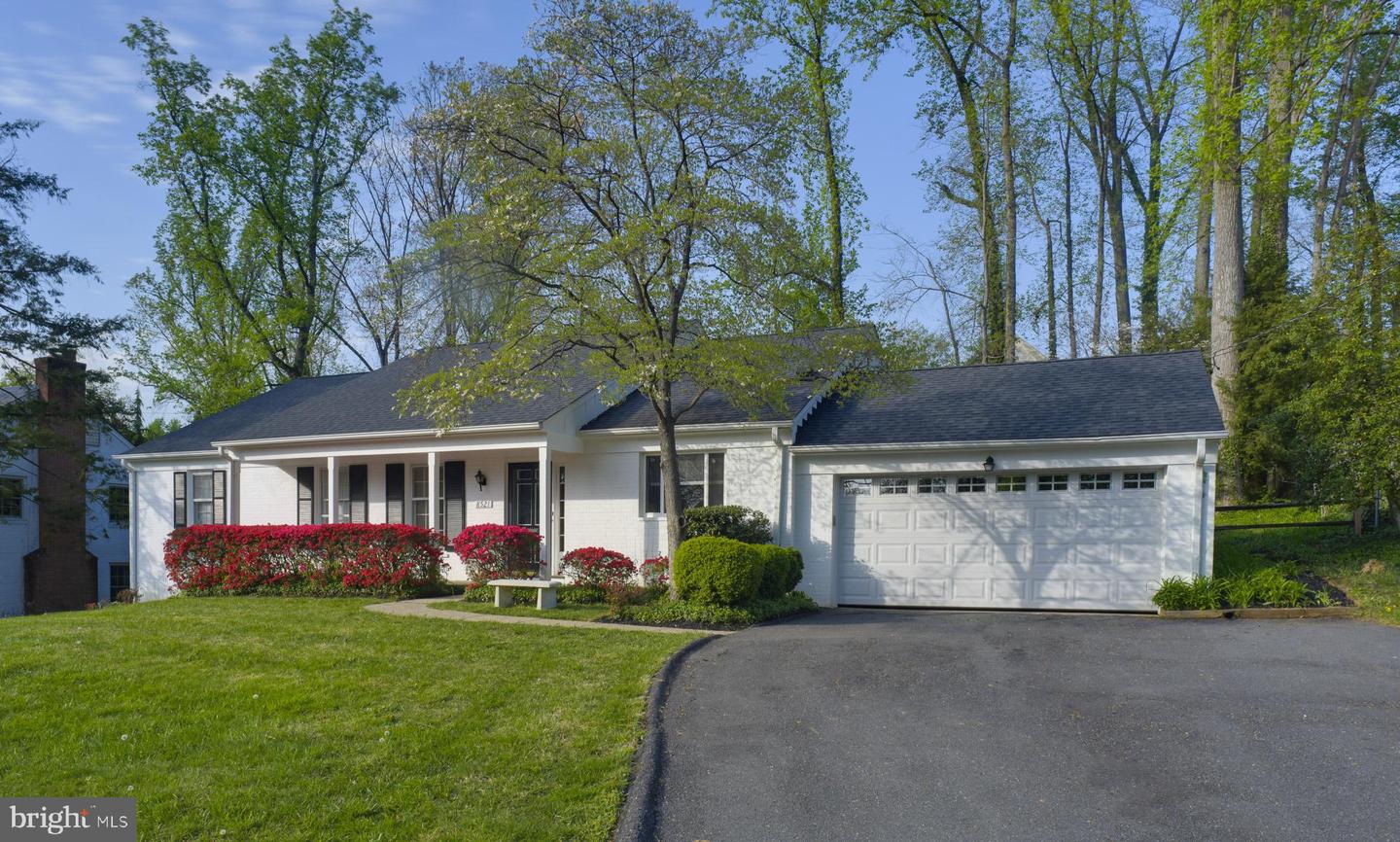 8521 Meadowlark Ln