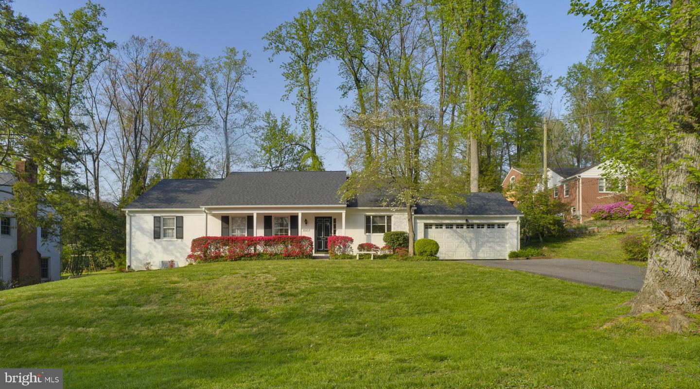 8521 Meadowlark Ln