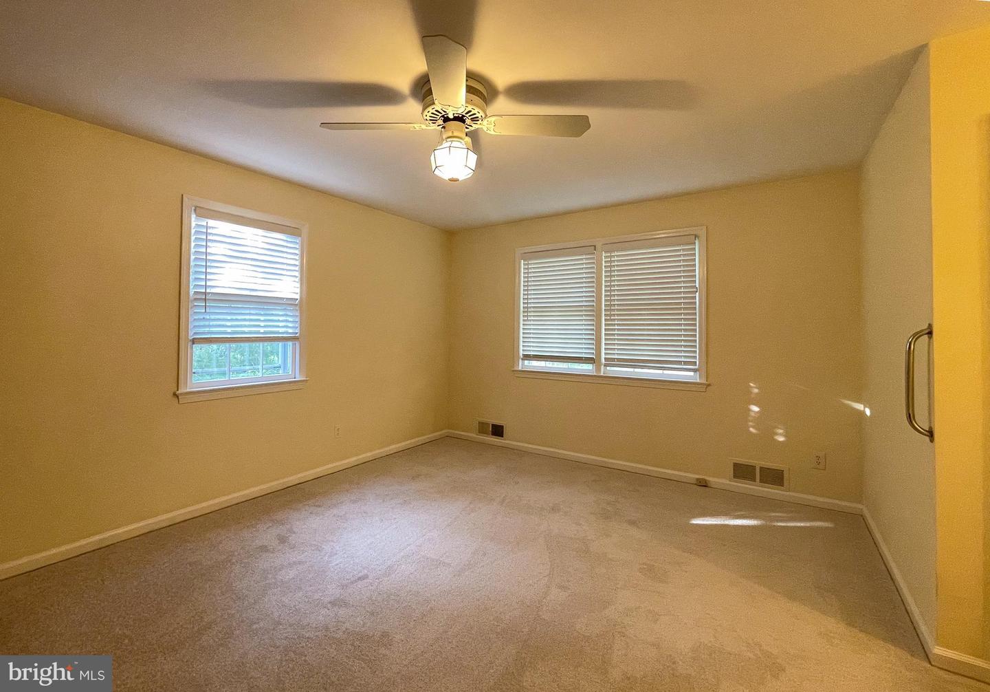 8521 Meadowlark Ln