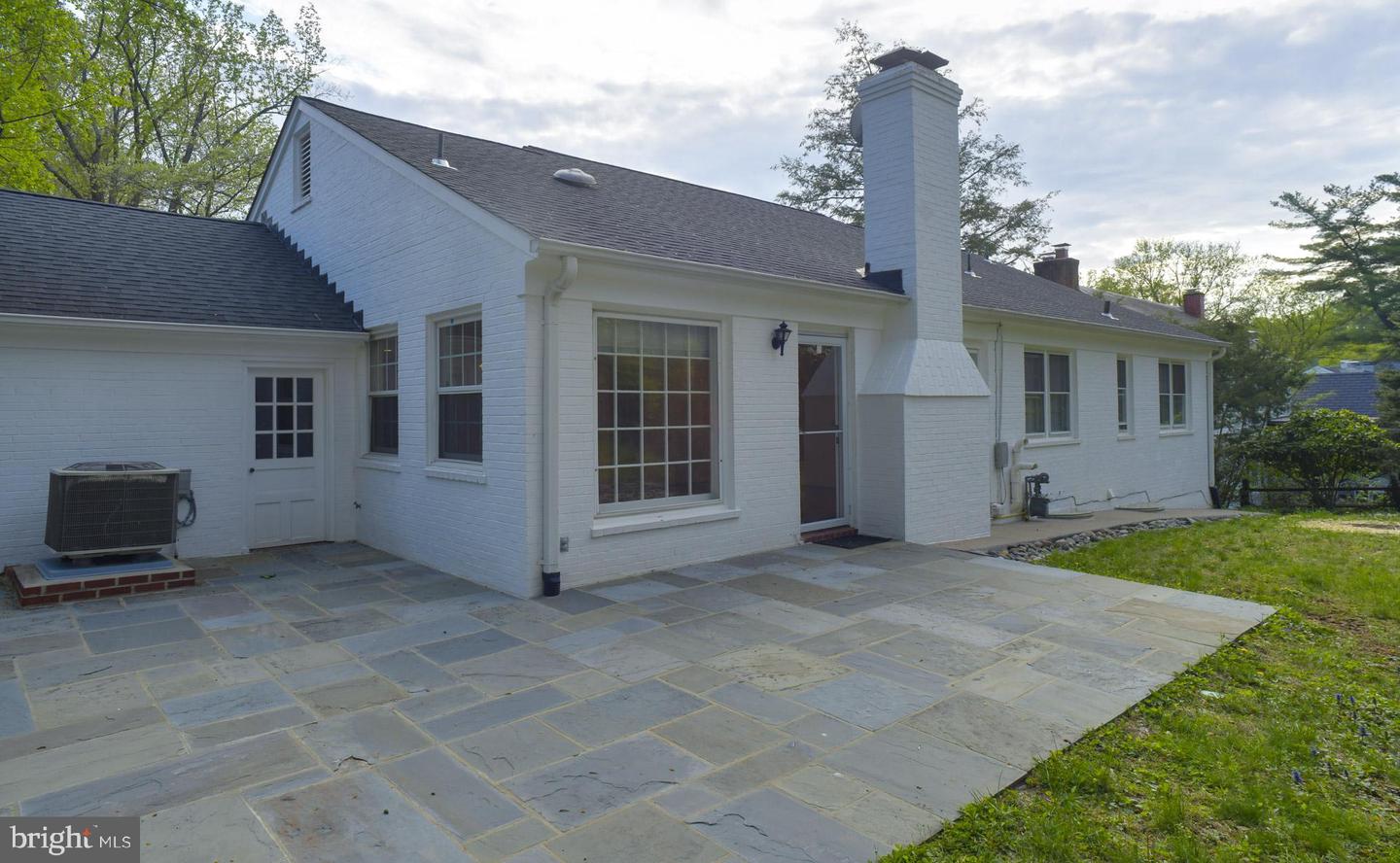8521 Meadowlark Ln