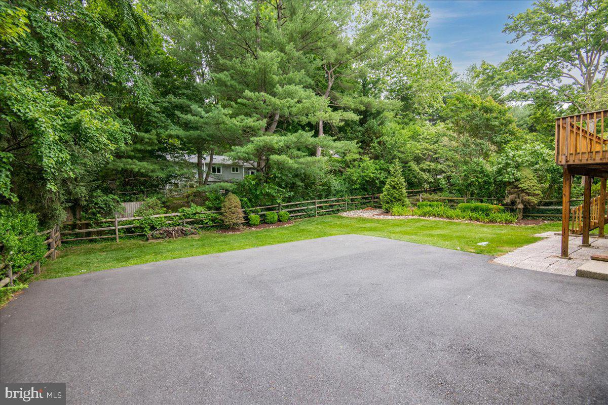 1111 Fallsmead Way
