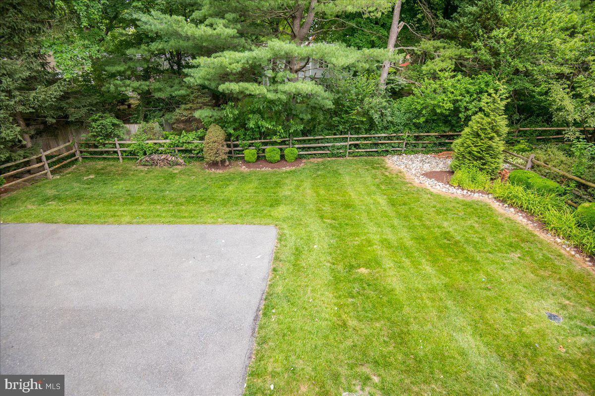 1111 Fallsmead Way