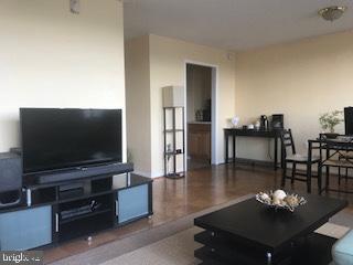 10401 Grosvenor Pl #1005