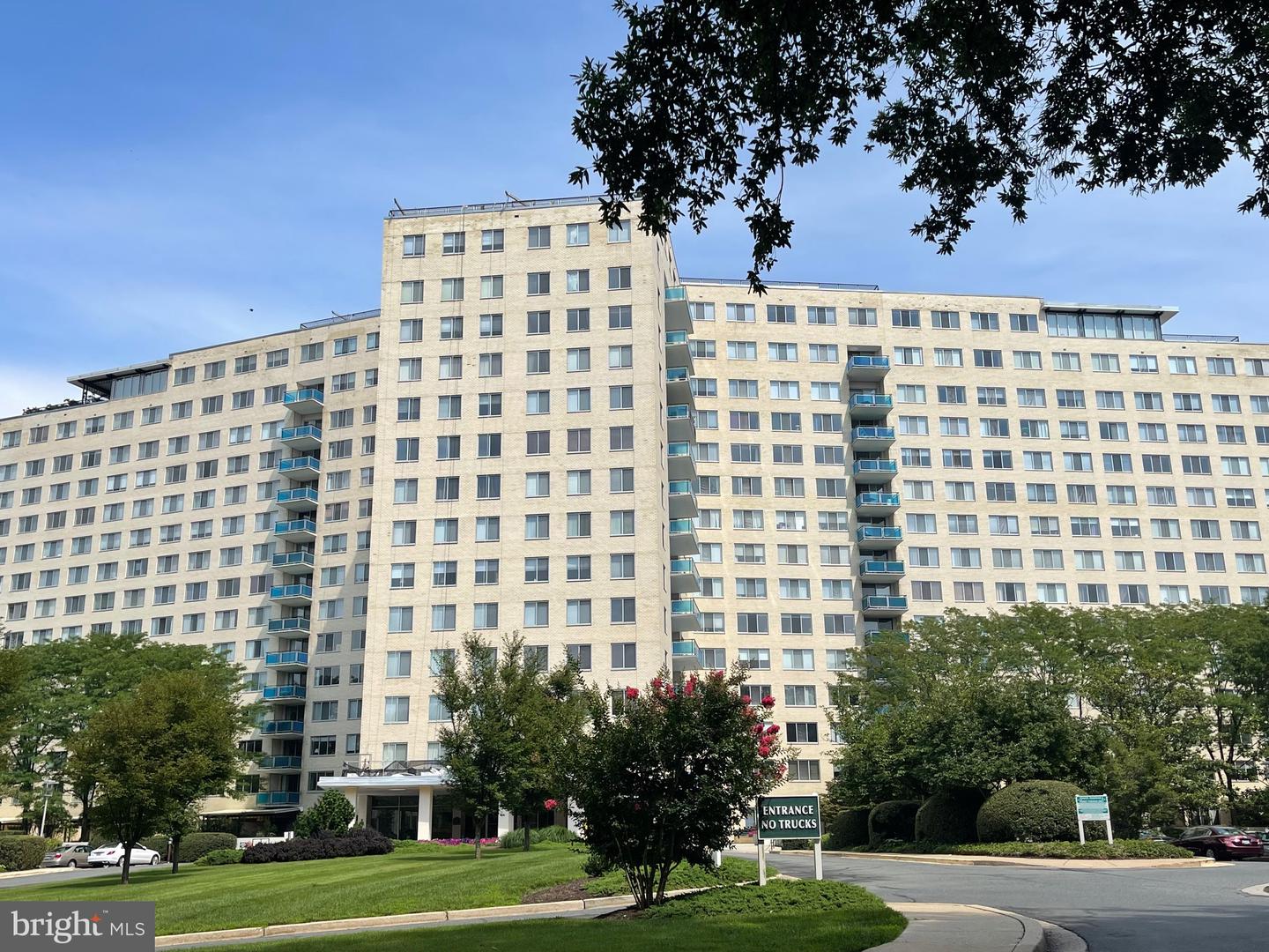 10401 Grosvenor Pl #1005