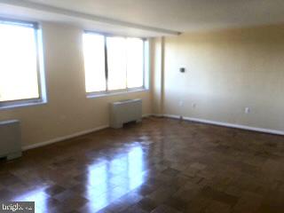 10401 Grosvenor Pl #1005