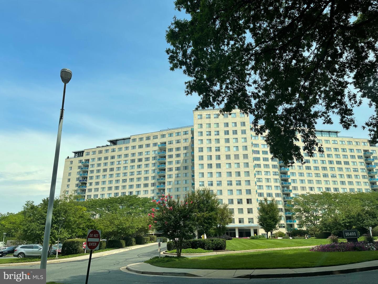 10401 Grosvenor Pl #1005