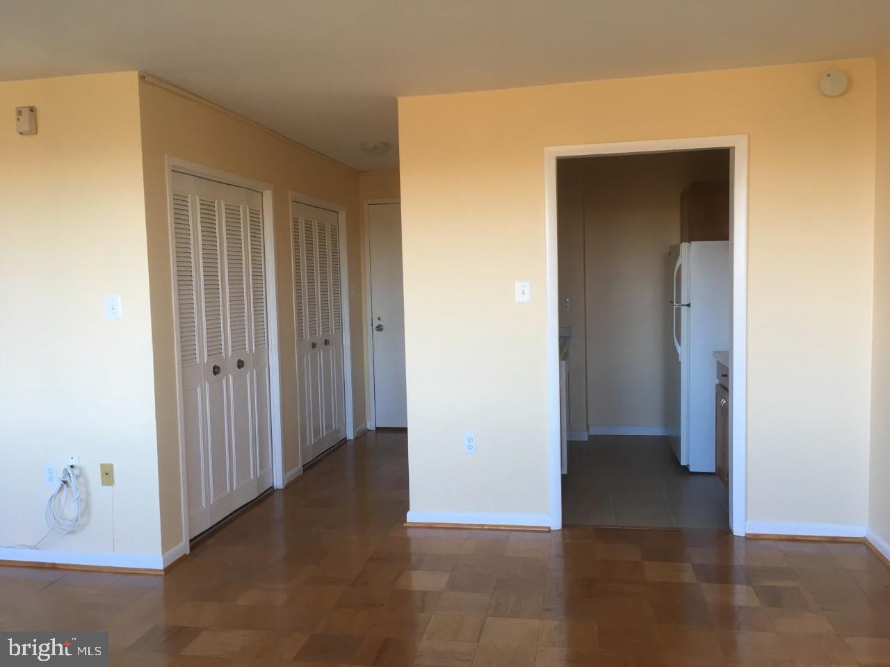 10401 Grosvenor Pl #1005