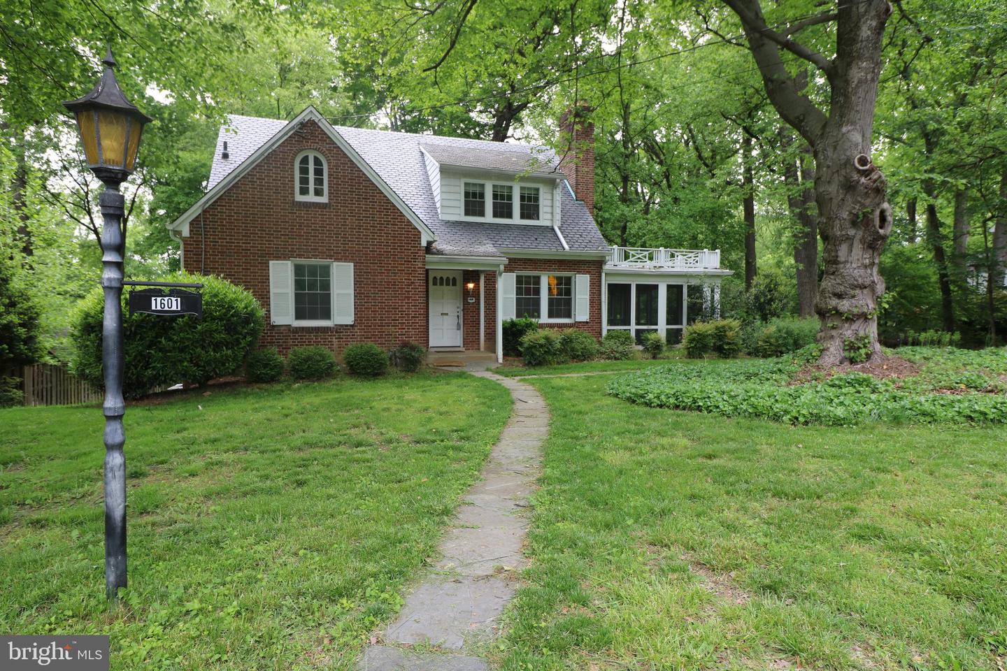 1601 Dale Dr