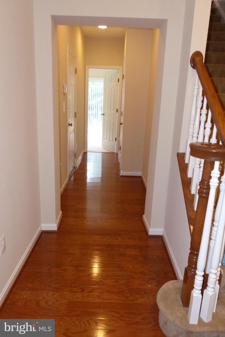 18701 Falling River Dr