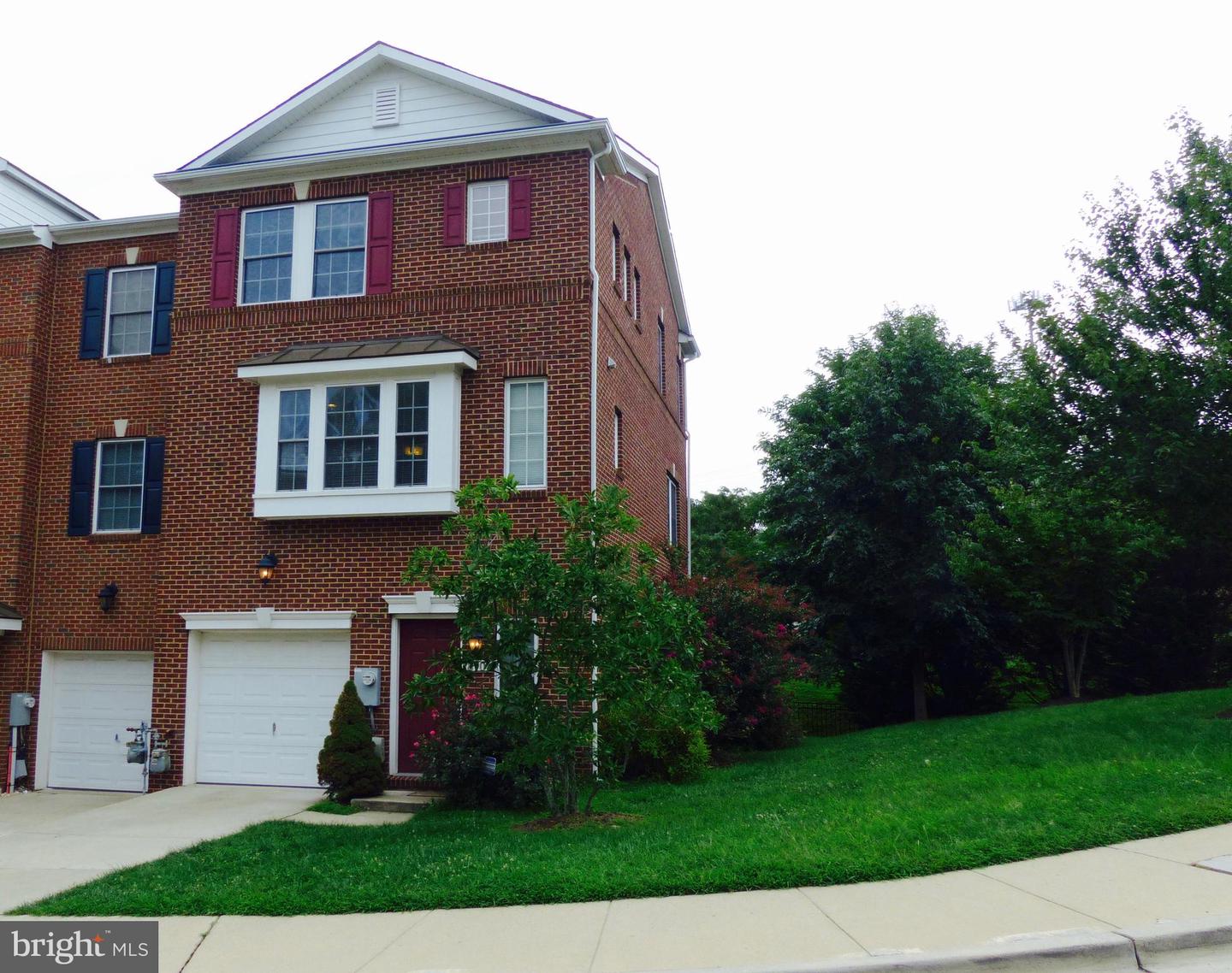 18701 Falling River Dr