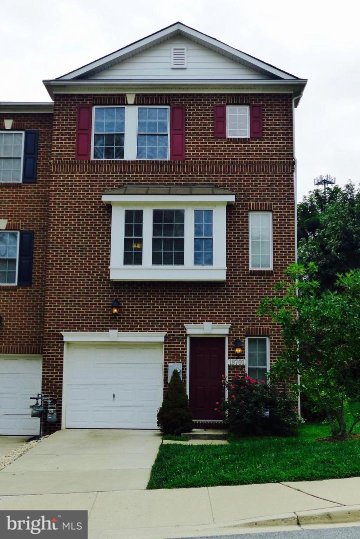 18701 Falling River Dr