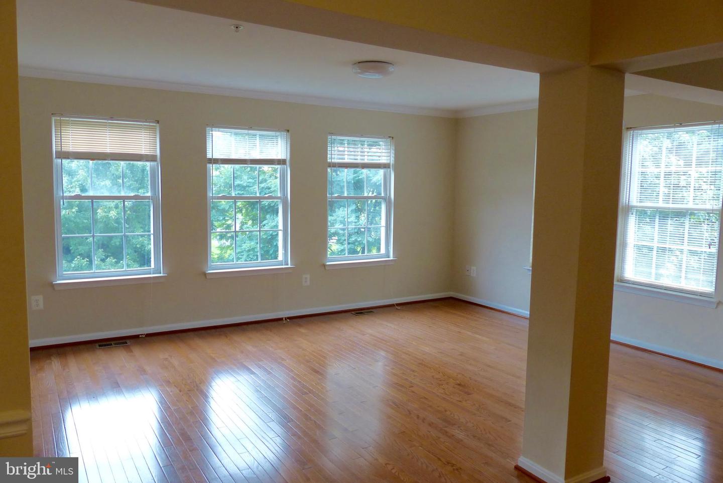 18701 Falling River Dr