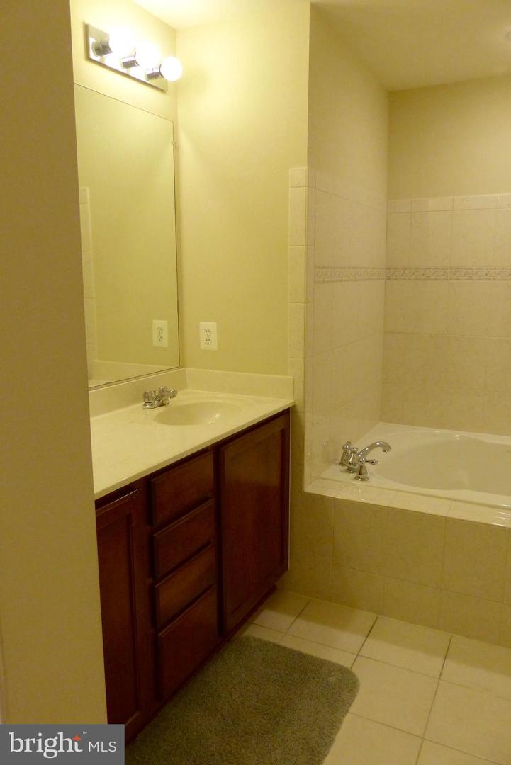 18701 Falling River Dr