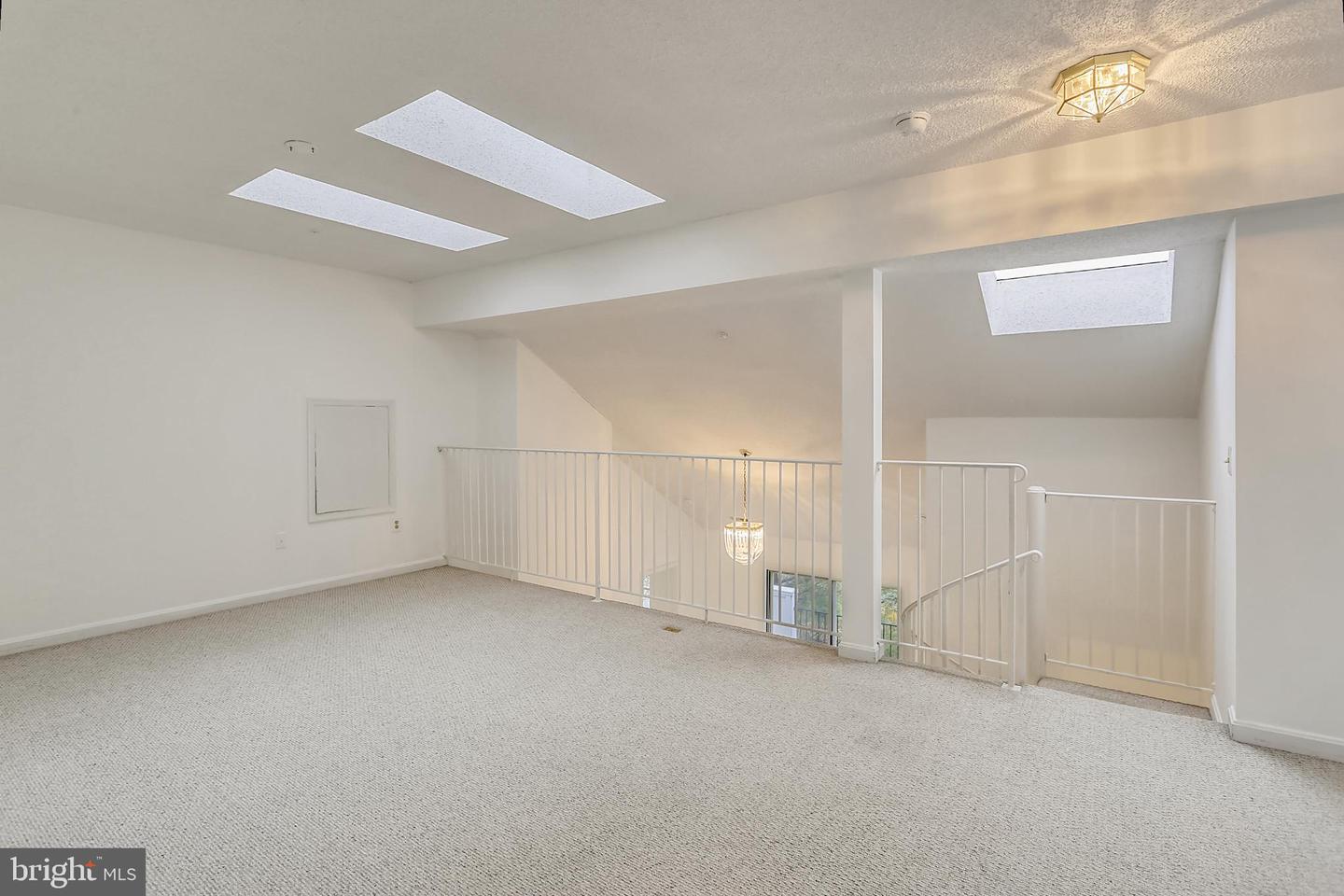 10010 Vanderbilt Cir #11-9