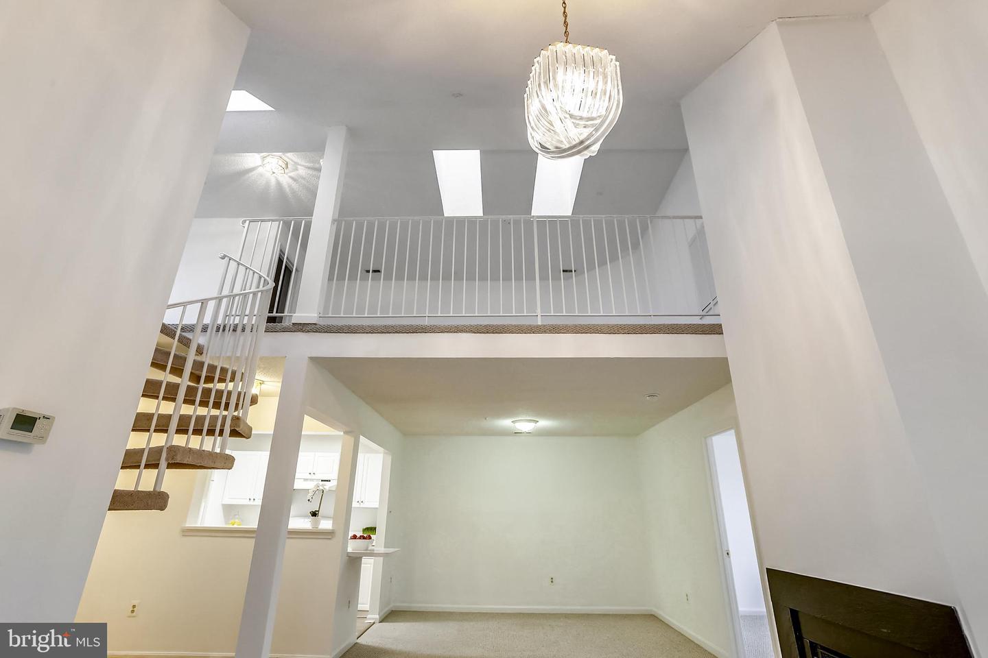 10010 Vanderbilt Cir #11-9