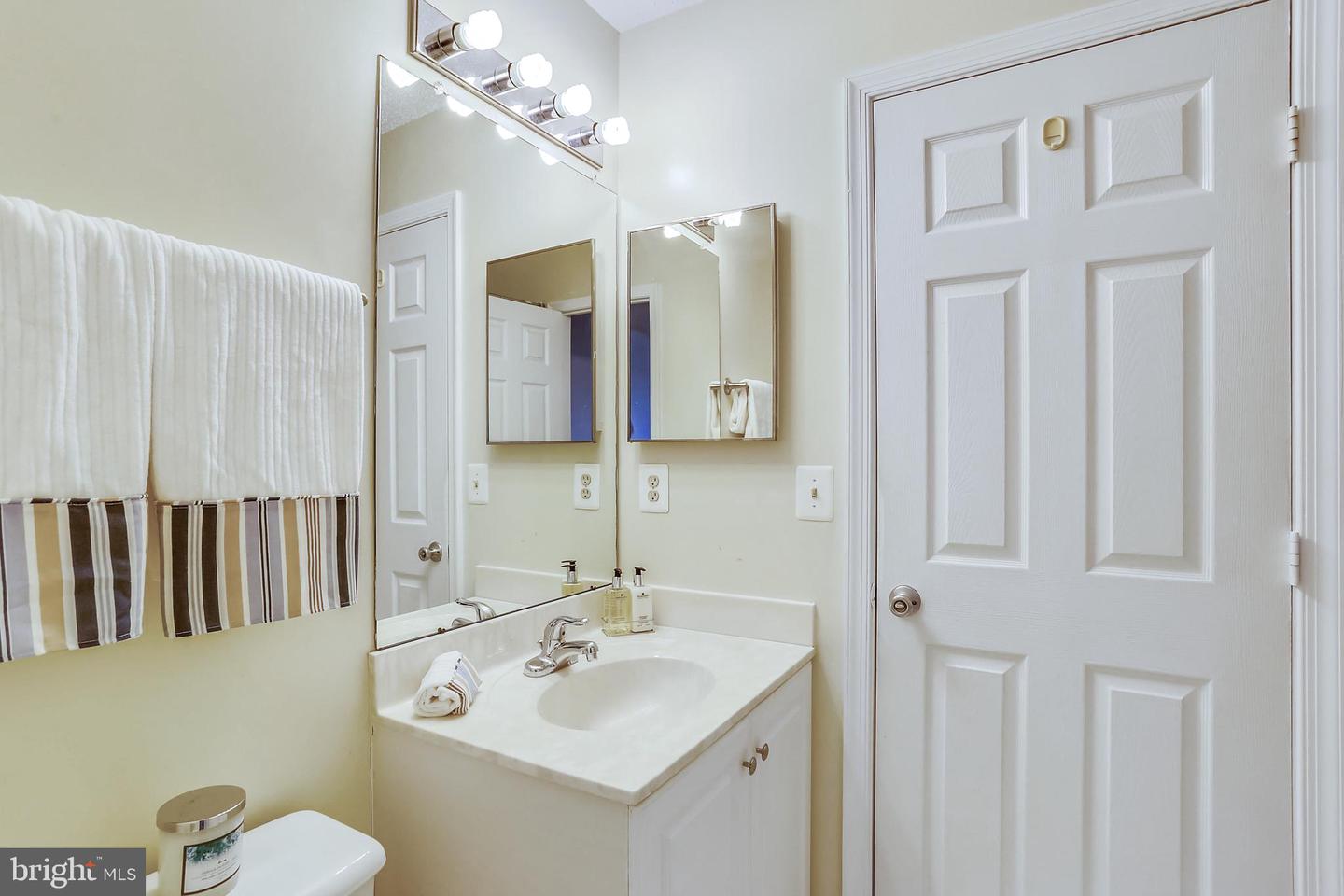 10010 Vanderbilt Cir #11-9