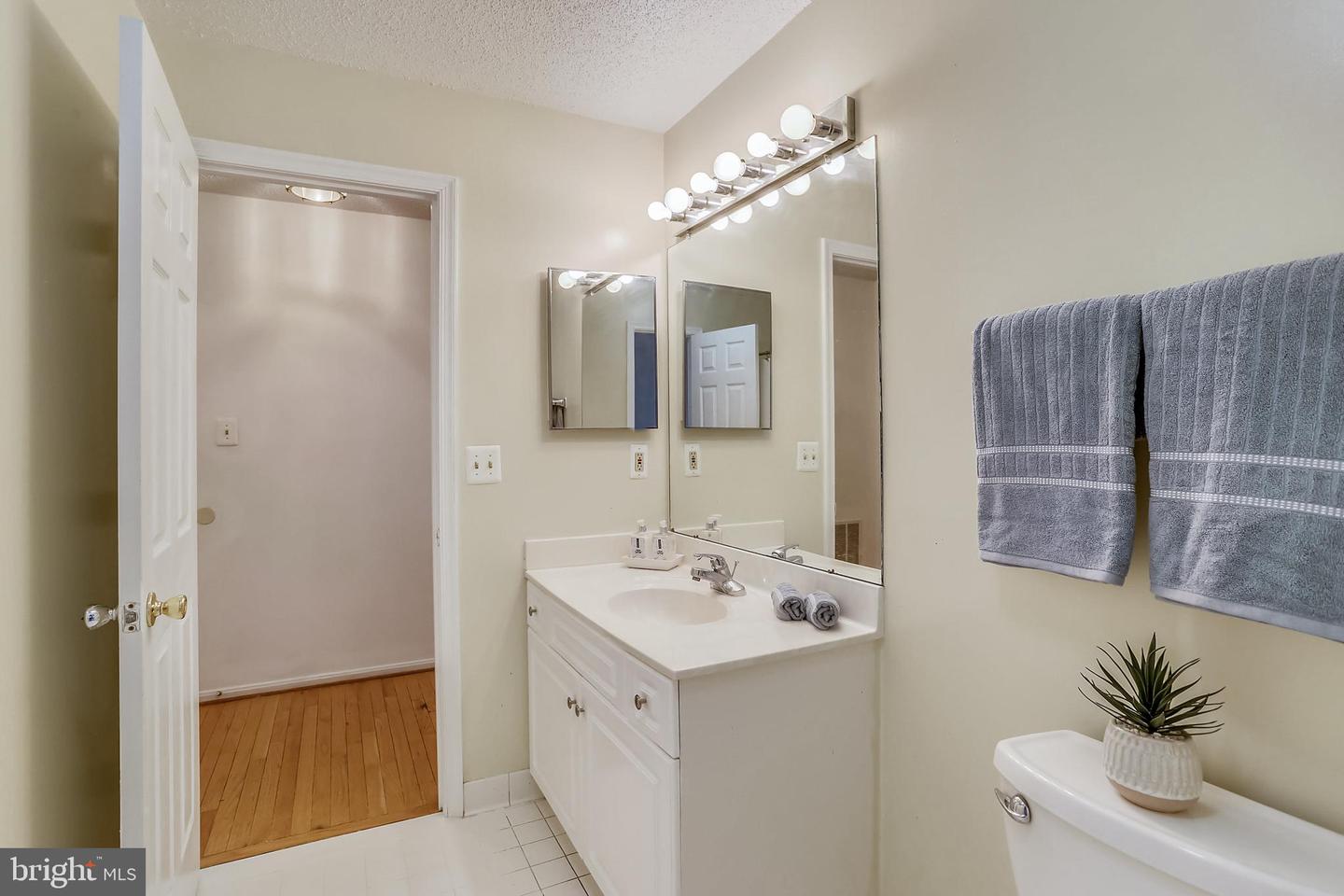 10010 Vanderbilt Cir #11-9