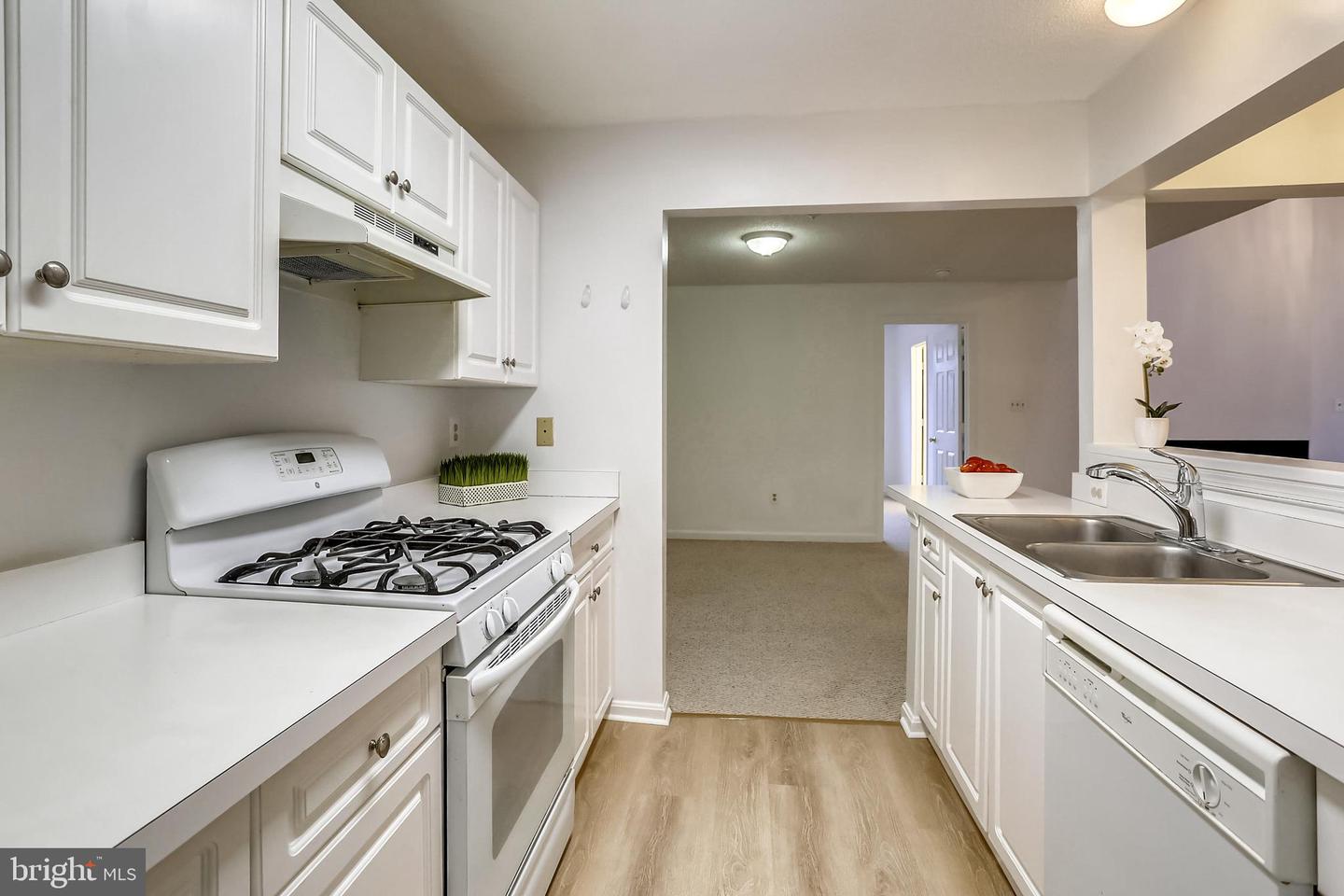 10010 Vanderbilt Cir #11-9