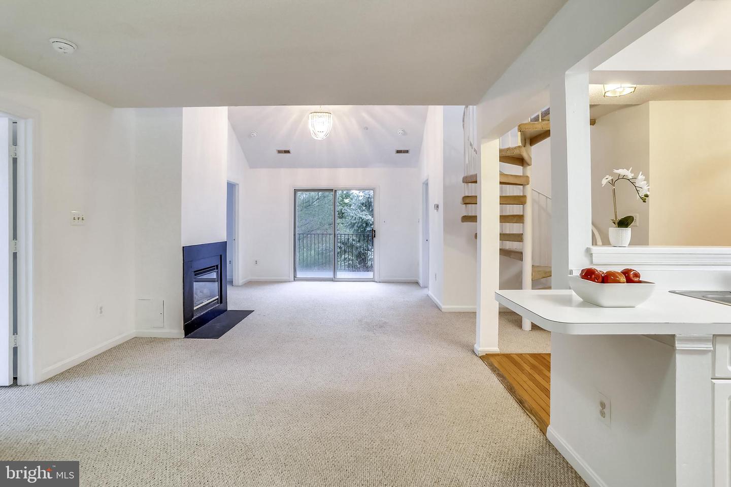 10010 Vanderbilt Cir #11-9