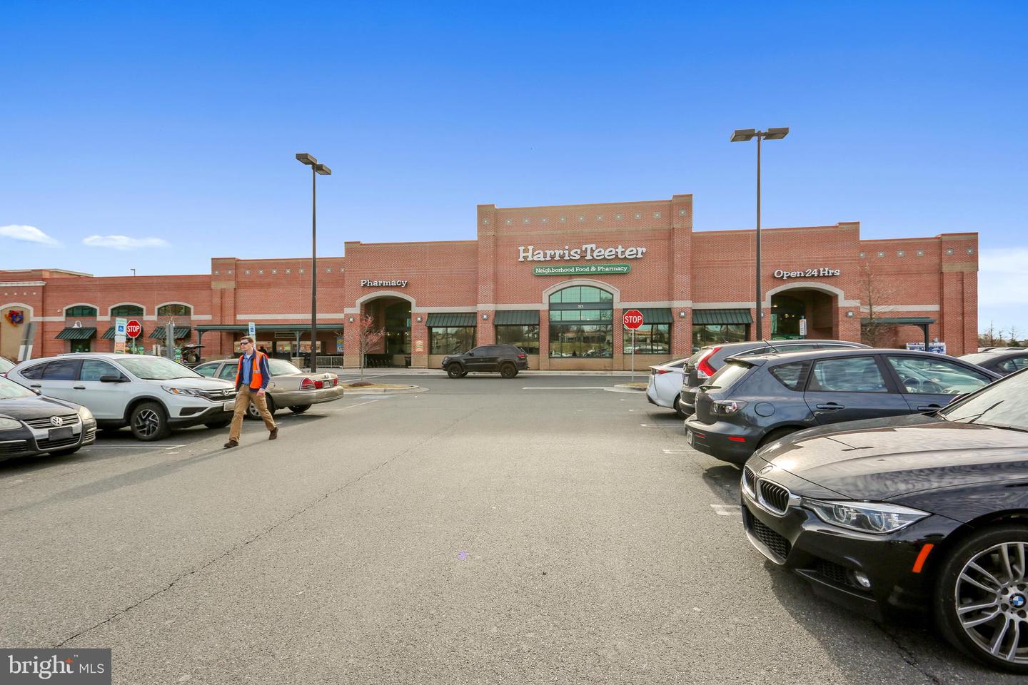 10010 Vanderbilt Cir #11-9