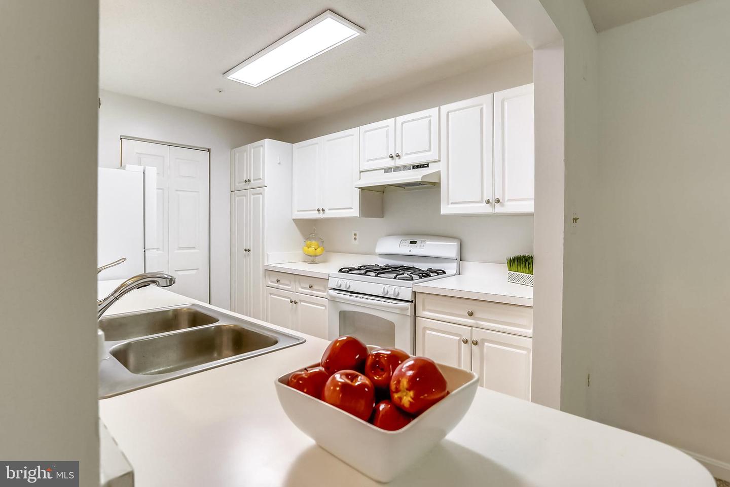 10010 Vanderbilt Cir #11-9