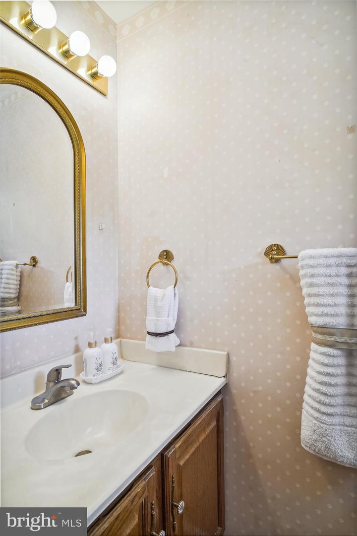 15632 Cliff Swallow Way