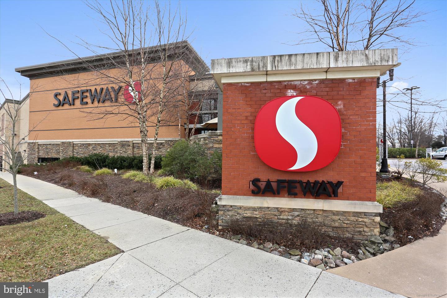 15632 Cliff Swallow Way