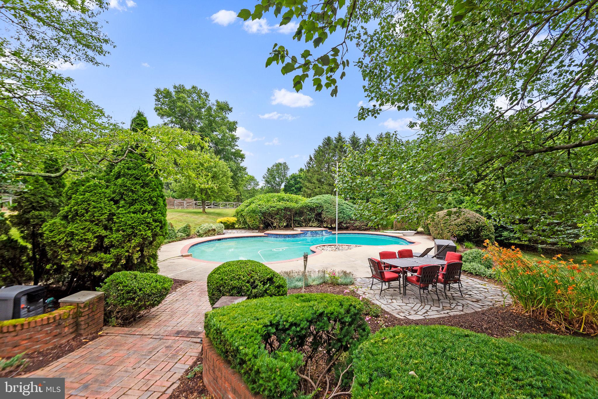 1 Glenhurst Ct
