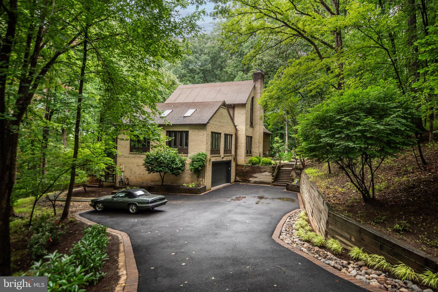 9124 Vendome Dr