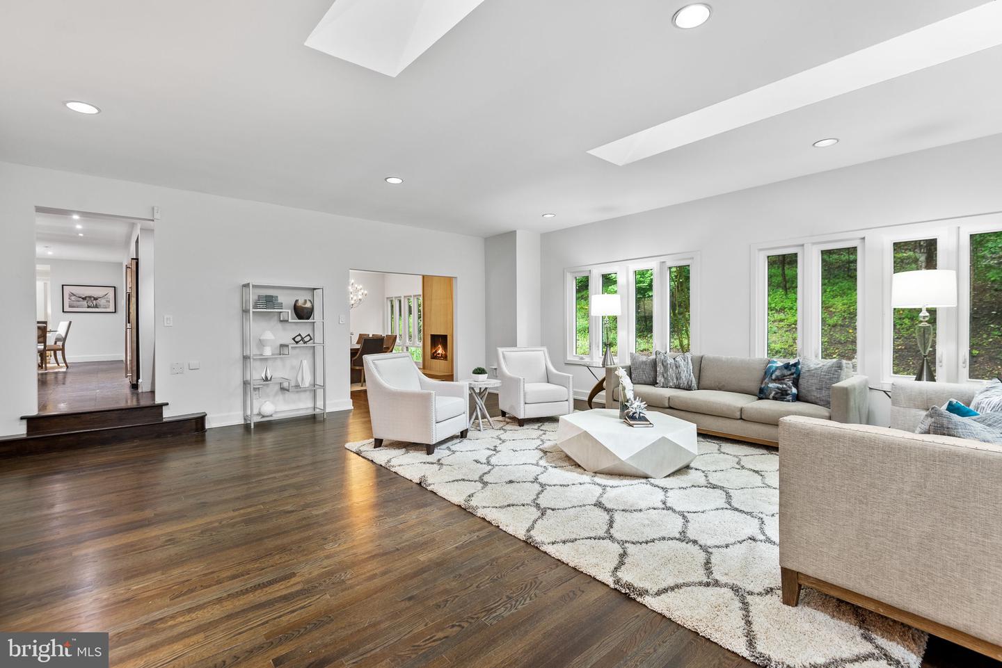 9124 Vendome Dr